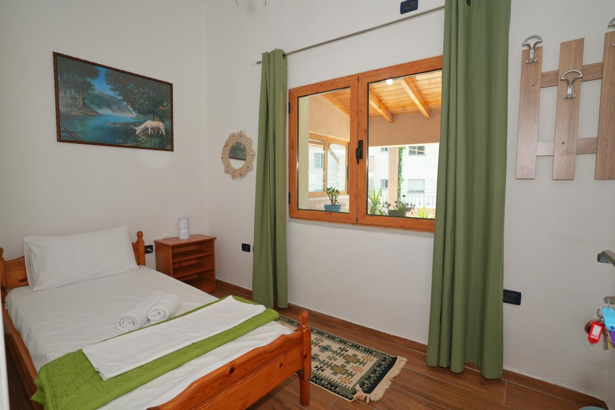 Gjirokastër The View Rooms And Terrace מראה חיצוני תמונה