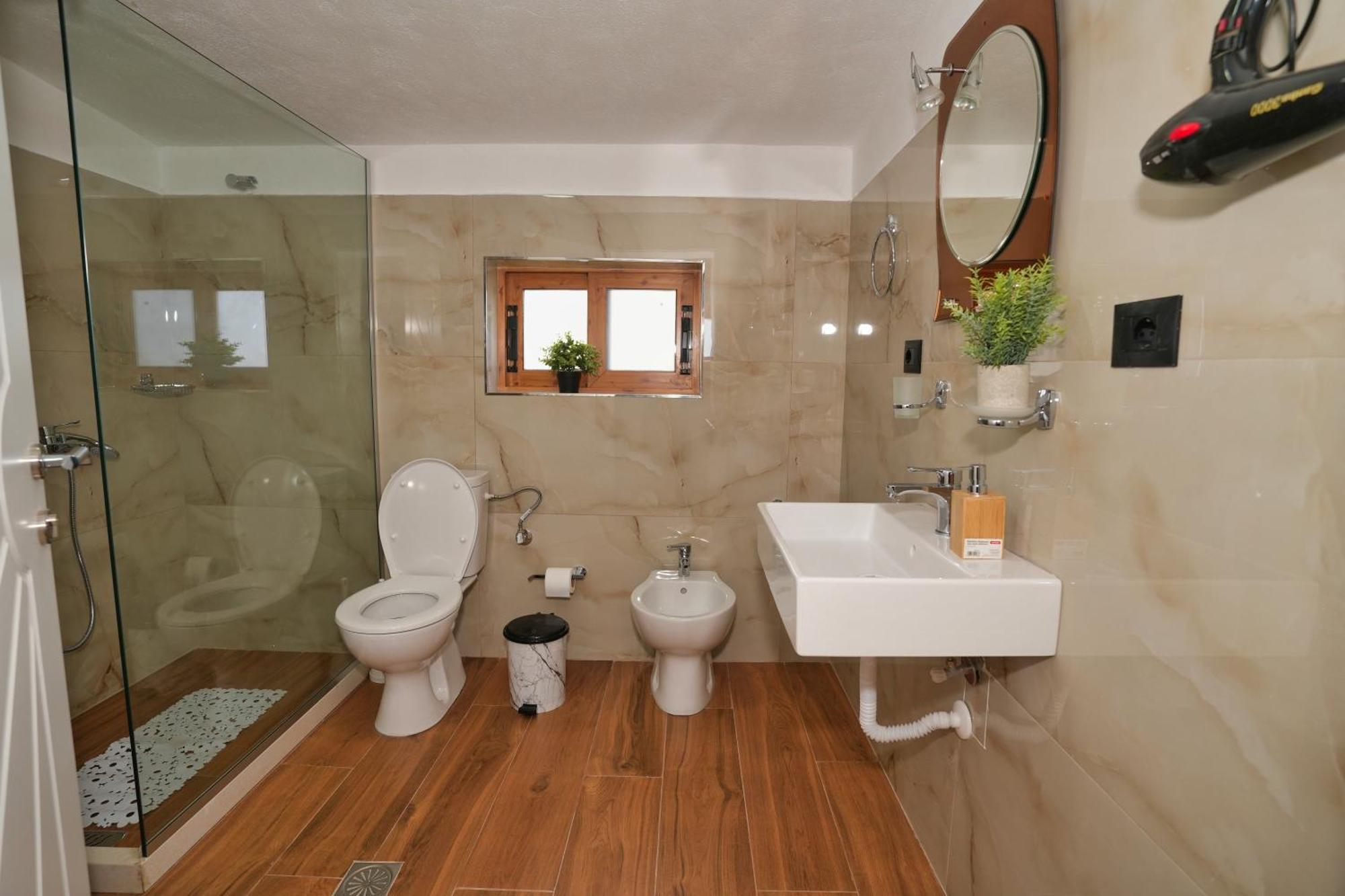 Gjirokastër The View Rooms And Terrace מראה חיצוני תמונה
