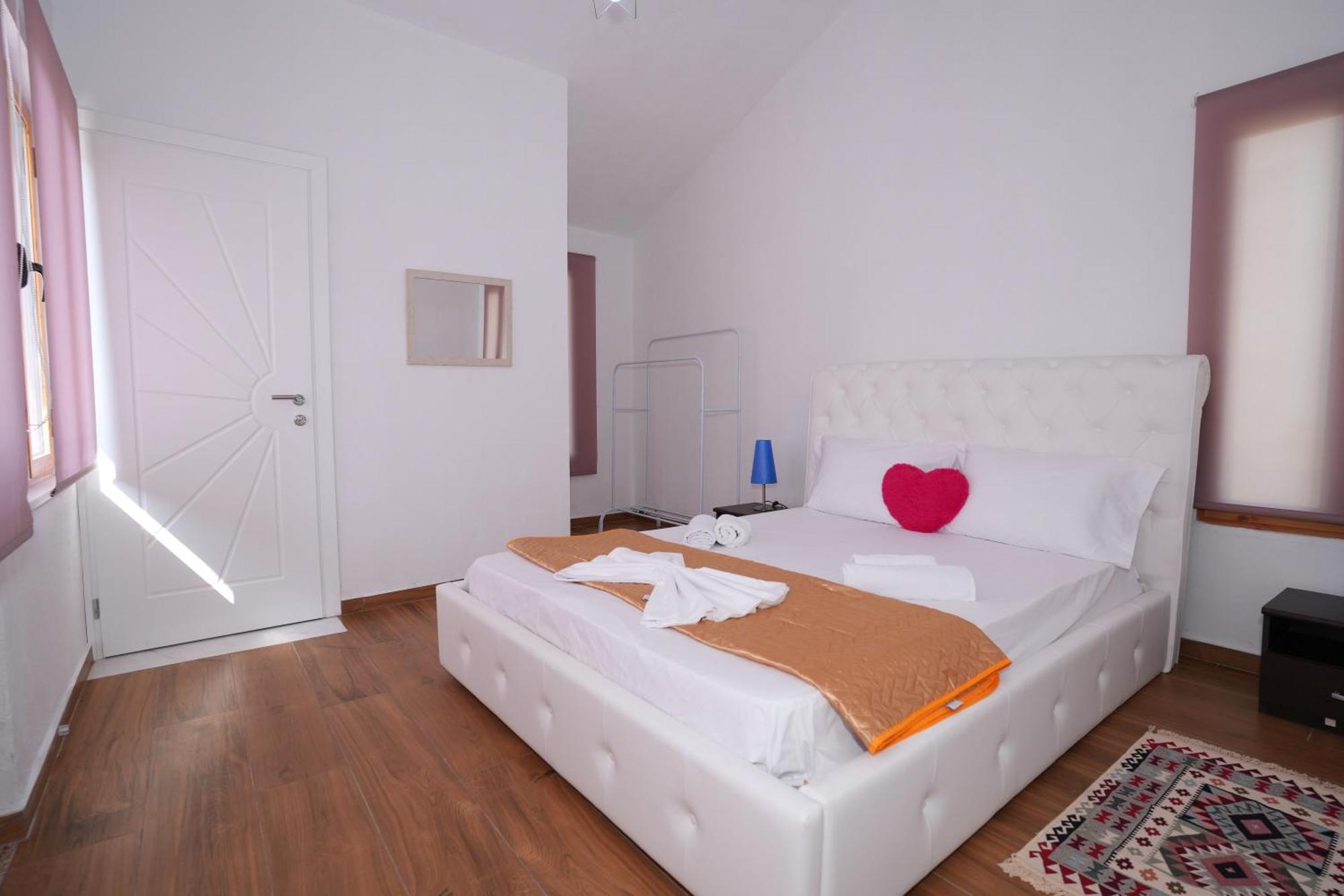 Gjirokastër The View Rooms And Terrace מראה חיצוני תמונה